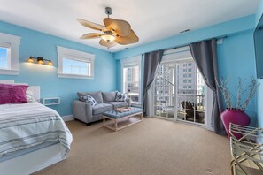 3 bedrooms, iron/ironing board, free WiFi, bed sheets - Ocean view, Walkable to Everything in the heart of Carolina Beach (Carolina Beach)