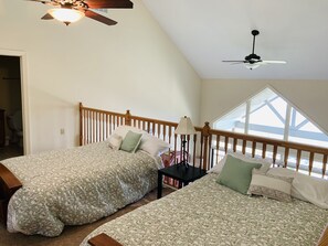 2 habitaciones, escritorio, internet y ropa de cama