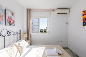 3 bedrooms, iron/ironing board, travel crib, free WiFi - A&n Fenicios 4f,  Torre del Mar (Torre del Mar)