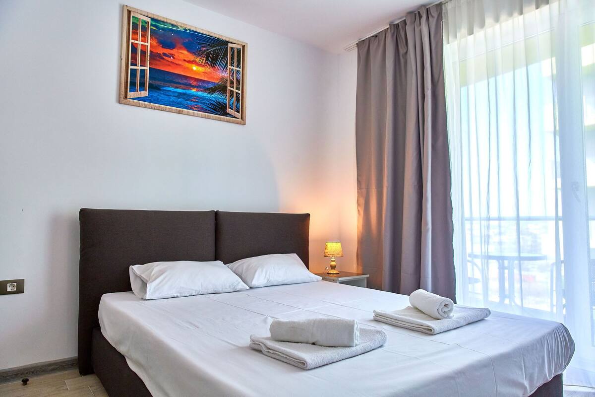 Classic Apartment, Partial Sea View