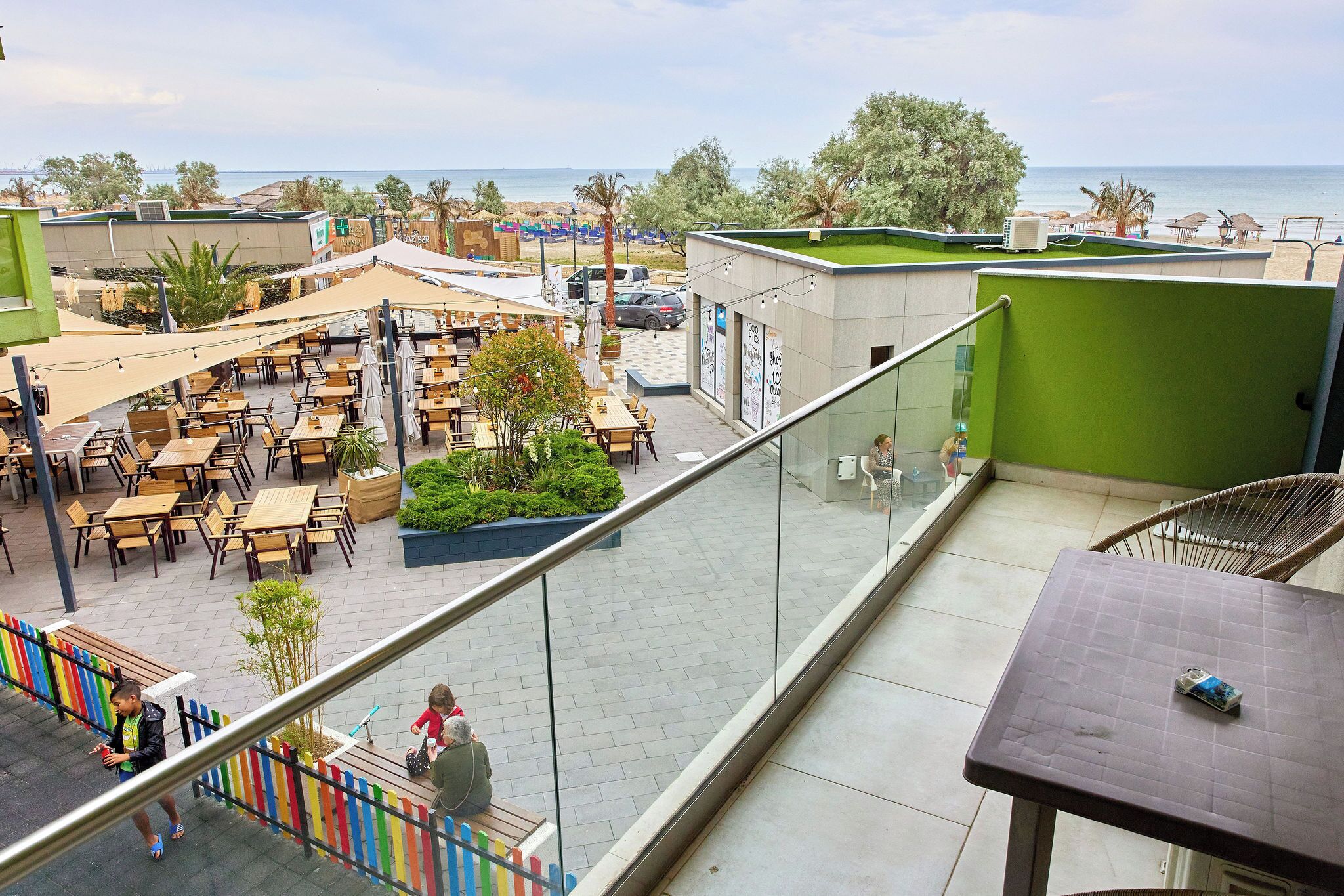 Deluxe Apartment | Private kitchen | Full-sized fridge, oven, stovetop, coffee/tea maker