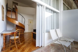 Suite Deluxe | Minibar, escritorio, espacio para trabajar con laptop y wifi gratis