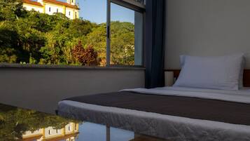 Duplex superior | 1 quarto, frigobar, escrivaninha, espaço de trabalho para notebook