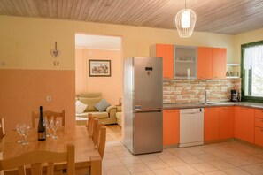 Hus (Five Bedroom House) | Eget kjøkken | Kjøleskap