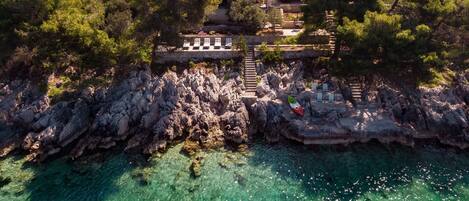 House (Five Bedroom House) | Beach