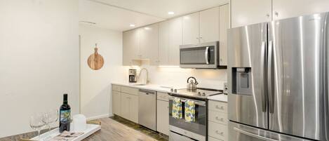 Condo (Aspen Mountain Condominiums 1C) | Private kitchen | Full-size fridge, microwave, oven, cookware/dishes/utensils