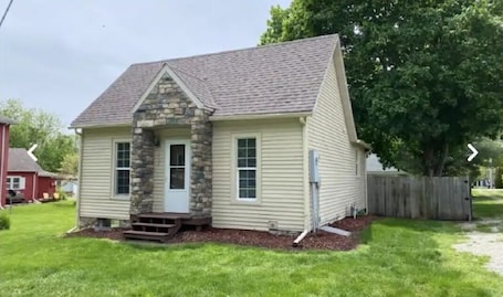 Exterior. Charming One Bedroom home in Keosauqua near shops