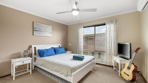 3 bedrooms, travel crib
