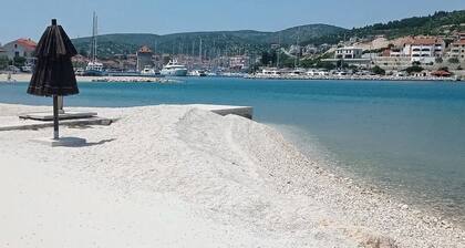 Sea-view Apartment - Sleeps 4, Parking & Balcony