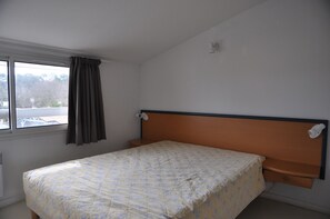 2 bedrooms, iron/ironing board