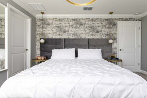 4 Schlafzimmer, Schreibtisch, Bügeleisen/Bügelbrett, Reisekinderbett