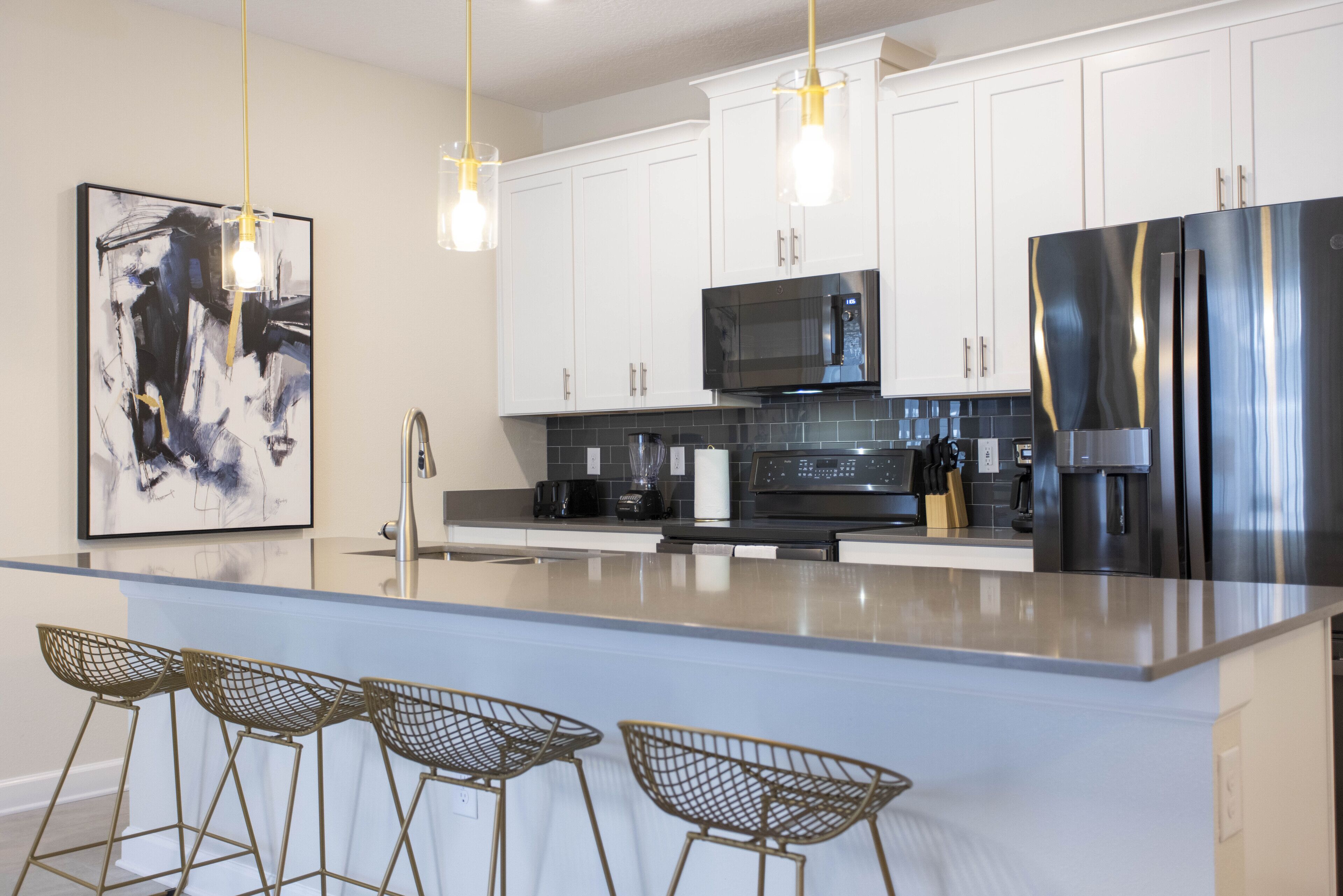 Kylskåp, mikrovågsugn, ugn och spishäll