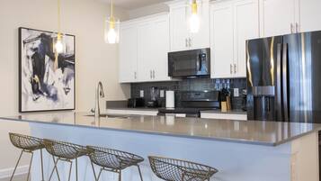 KylskÄp, mikrovÄgsugn, ugn och spishÀll