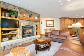 Télévision, cheminée