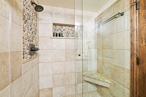 Shower, hair dryer, towels - Elegant Mountain Retreat (Vail)