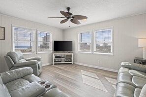 TV, lettore DVD, videoteca