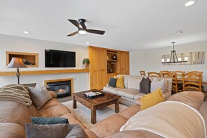 TV, fireplace - Exclusive Residence with Modern Amenities (Vail)