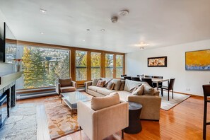 TV, fireplace - Modern Mountain Oasis (Vail)