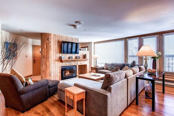 Télévision, cheminée