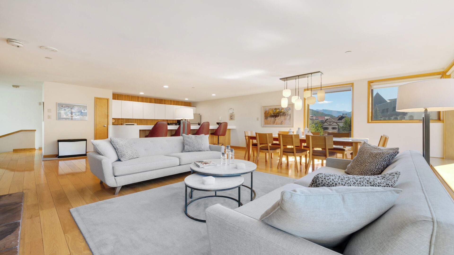 Spacious 3br  Stone Fireplace  Family-friendly Vail Mountain Retreat - Vail, CO