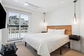 2 bedrooms, internet, bed sheets