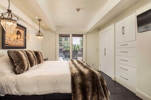 Condo (Chateau Eau Claire #9) | 2 bedrooms, free WiFi, bed sheets - Chateau Eau Claire by iTrip Vacations Aspen Snowmass (Aspen)