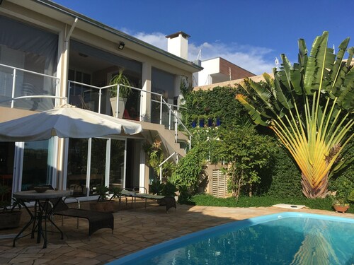 Brotas Shangri-lá with 3 suites, pool and stunning views!