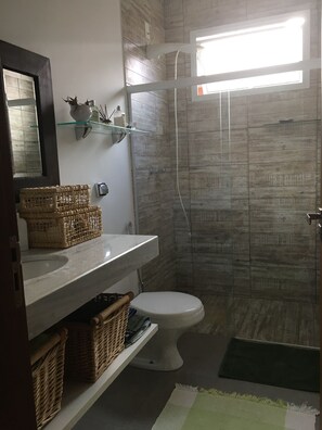 Hair dryer, towels - Brotas Shangri-lá with 3 suites, pool and stunning views! (Caju)