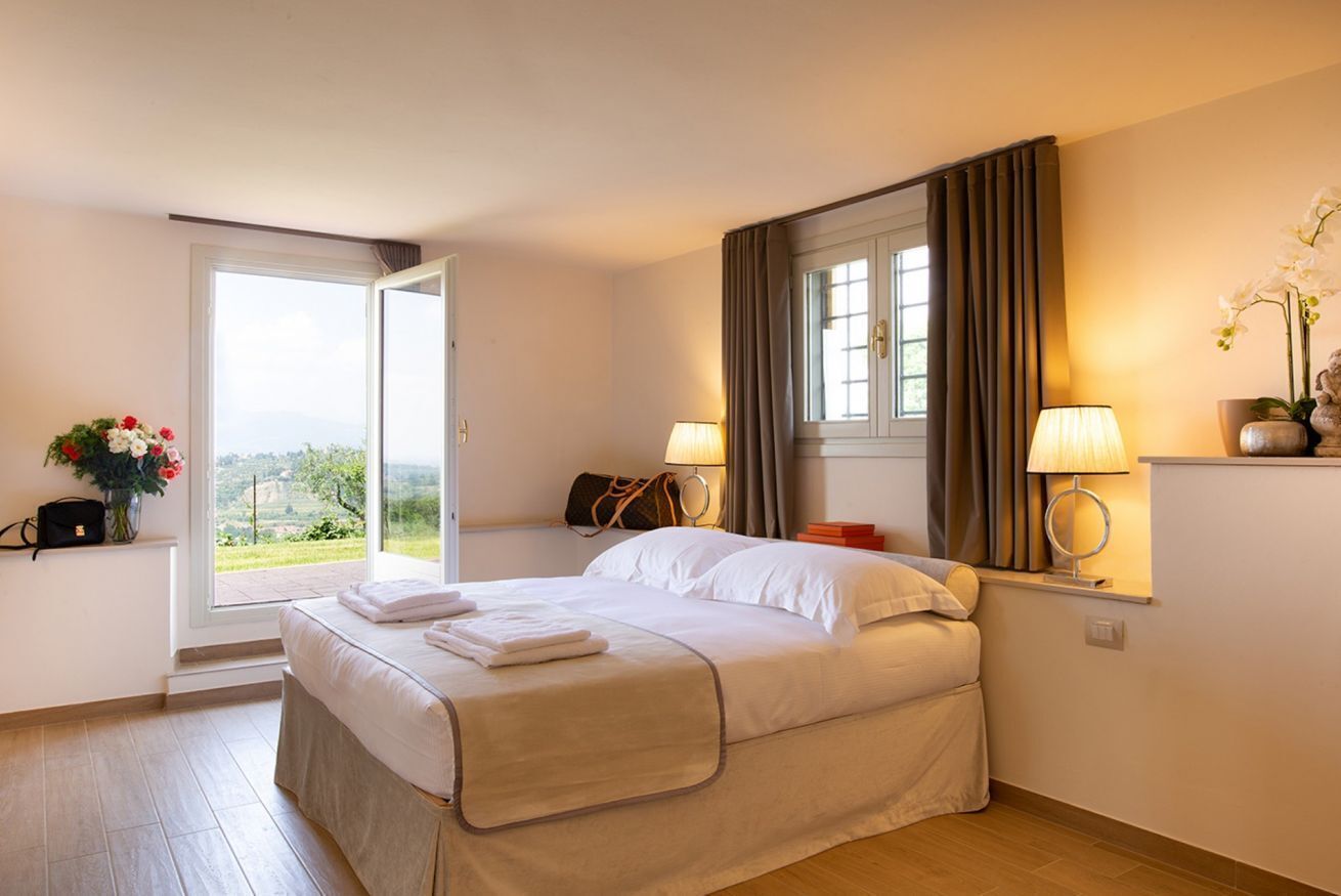 3 bedrooms, iron/ironing board, travel crib, free WiFi