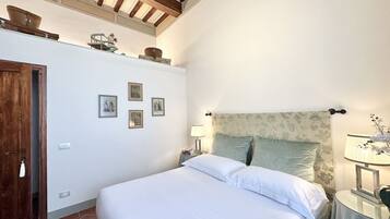 3 slaapkamers, een strijkplank/strijkijzer, reisbedje, wifi