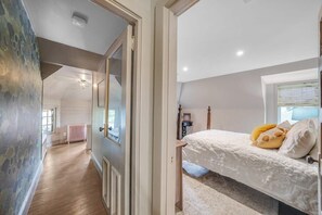 2 slaapkamers, een strijkplank/strijkijzer, reisbedje, wifi