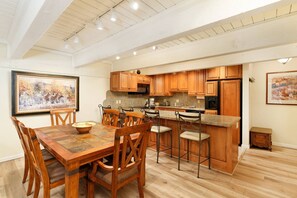 Private kitchen - Cottonwoods by iTrip Aspen Snowmass (Aspen)
