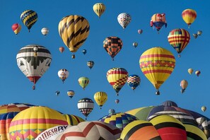 A variety of hot air balloons in the sky. - Cottonwoods by iTrip Aspen Snowmass (Aspen)