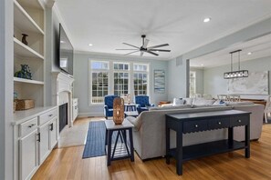 Smart TV, table football, ping pong - Spring 2026 Updates Underway, Pet Friendly, Large Pool, Close To Beach, Elevator (Hilton Head)