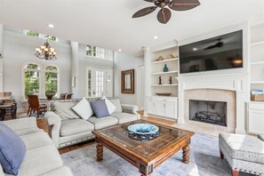 Smart-TV, fotballspill og bordtennis