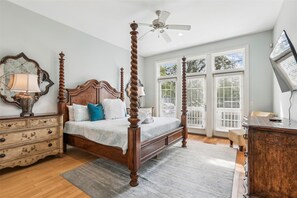 6 soverom, strykejern/-brett, wi-fi (inkludert) og sengetøy