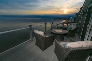 Upper deck located off the rear third-floor bedroom.