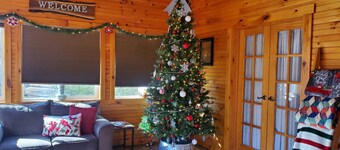 The Ruby River - Phenomenal Riverfront Cabin