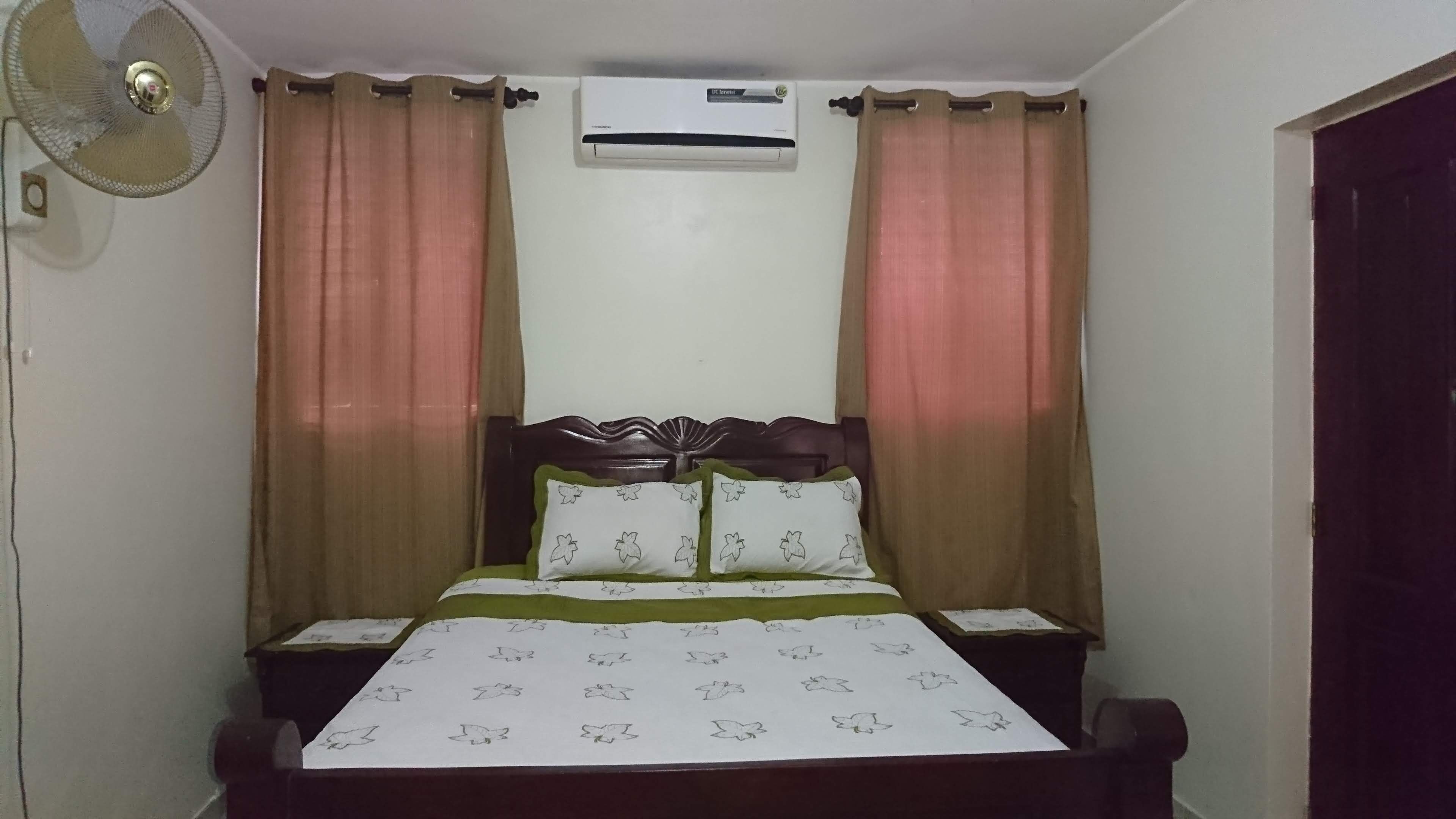 3 habitaciones, tabla de planchar con plancha y wifi gratis 