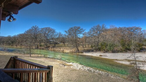 LOG HOME ON THE FRIO RIVER
