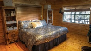 4 slaapkamers, een strijkplank/strijkijzer, wifi