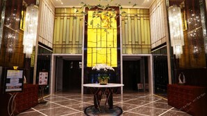 A lobby with a central column, chandeliers, a reception desk, and a tiled floor. - Beijing Minyoun Lia! by Minyoun Hotel (Wangfujing Commercial Street Dongdan Subway Station) (Beijing)