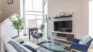 TV, Netflix, Hulu, streaming services