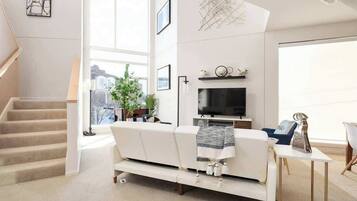 TV, Netflix, Hulu, streaming services