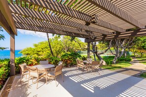 Outdoor dining - Incredible Oceanfront Family Suite on Hapuna Beach! (Kamuela)
