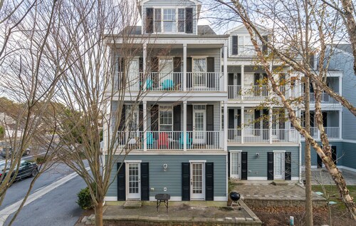 Pool and 3.5 blocks to the beach. Rehoboth/Dewey House. 