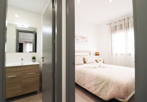 1 habitación, tabla de planchar con plancha, wifi gratis y ropa de cama 