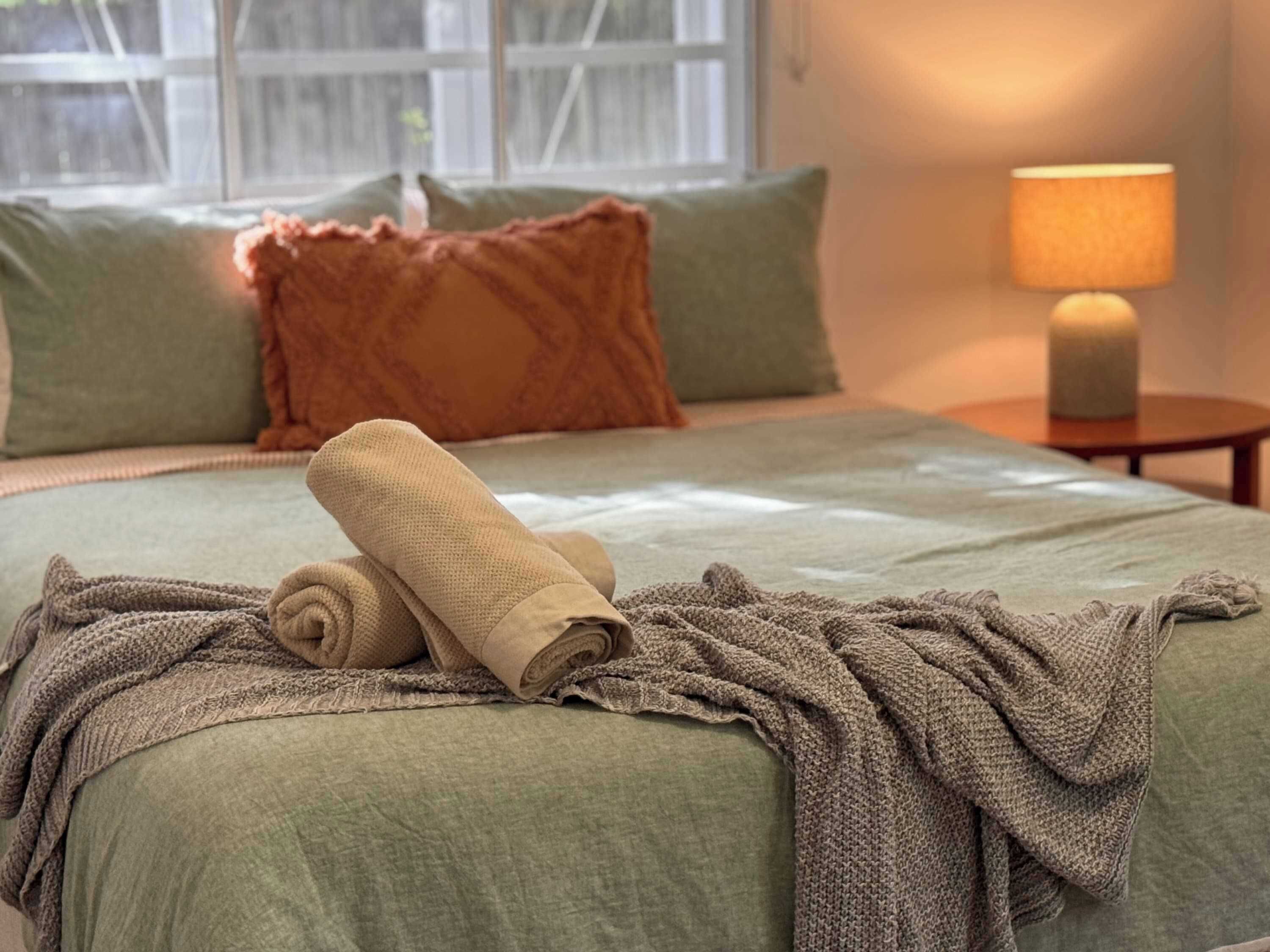 3 bedrooms, iron/ironing board, WiFi, bed sheets