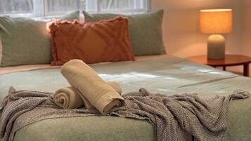 3 bedrooms, iron/ironing board, WiFi, bed sheets