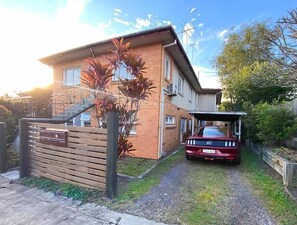 Property grounds - 3 Bed Budget Brisbane Gem With Parking Near Gabba (Woolloongabba)